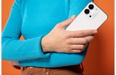 Jaka ładowarka do iPhone 17? Przewodnik po mocy, kablach i technologiach PD